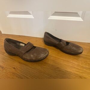 Merrell Brown Mary Jane's Size 7.5